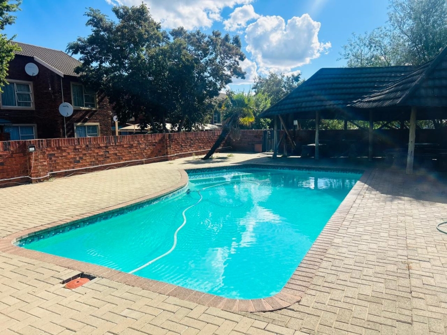 2 Bedroom Property for Sale in Langenhovenpark Free State